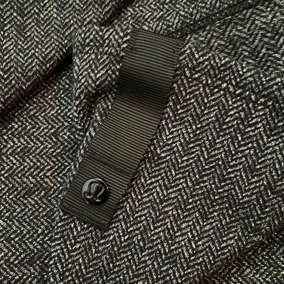 Lululemon snap scarf OS - Picture 2 of 5